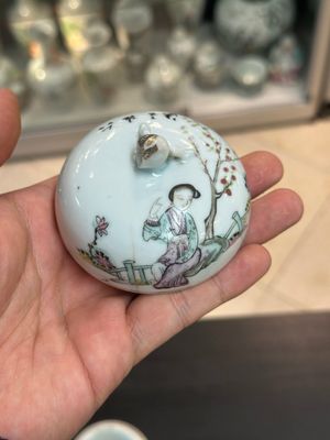 A varied collection of Chinese famille rose and qianjiang cai porcelain, 19/20th C. — 照片 35