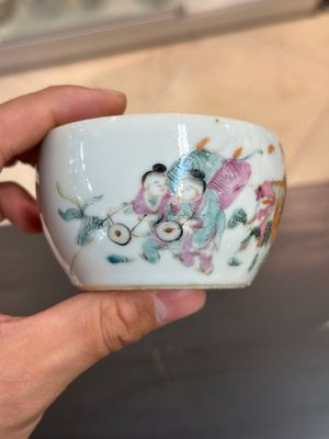 A varied collection of Chinese famille rose and qianjiang cai porcelain, 19/20th C. — 照片 51