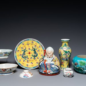 A varied collection of Chinese famille rose and qianjiang cai porcelain, 19/20th C. — photo 1