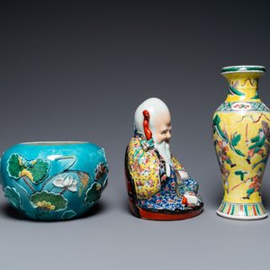 A varied collection of Chinese famille rose and qianjiang cai porcelain, 19/20th C. — photo 5