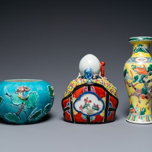 A varied collection of Chinese famille rose and qianjiang cai porcelain, 19/20th C. — photo 6