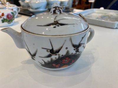 A varied collection of Chinese famille rose and qianjiang cai porcelain, 19th/20th C. — 照片 6