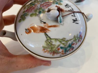 A varied collection of Chinese famille rose and qianjiang cai teawares, 19th/20th C. — photo 12