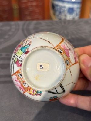 A varied collection of Chinese famille rose and verte porcelain, 18/19th C. — 照片 6