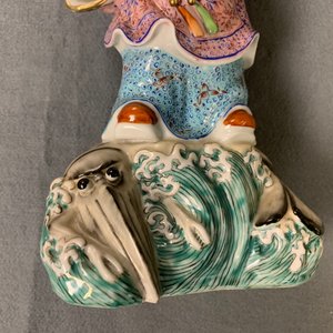 A varied collection of Chinese famille rose, blue and white and blanc de Chine figures, 18th C. and later — photo 58