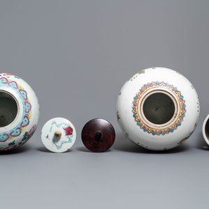 A varied collection of Chinese famille rose porcelain, 19/20th C. — 照片 4