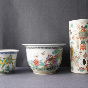 A varied collection of Chinese famille rose porcelain, 19/20th C. — 照片 8
