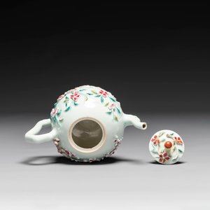 A varied collection of Chinese famille rose porcelain, Yongzheng/Qianlong — 照片 10