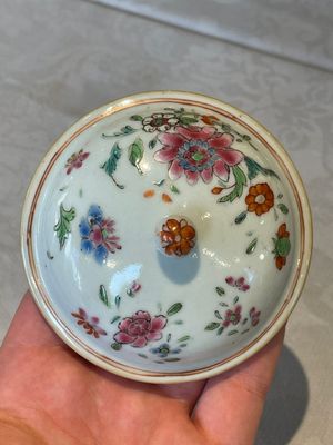 A varied collection of Chinese famille rose teawares, Yongzheng/Qianlong — foto 13