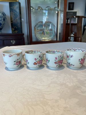 A varied collection of Chinese famille rose teawares, Yongzheng/Qianlong — foto 19