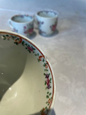 A varied collection of Chinese famille rose teawares, Yongzheng/Qianlong — foto 20