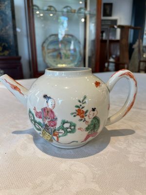 A varied collection of Chinese famille rose teawares, Yongzheng/Qianlong — foto 2