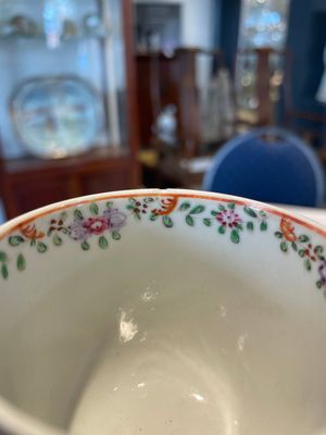 A varied collection of Chinese famille rose teawares, Yongzheng/Qianlong — foto 21