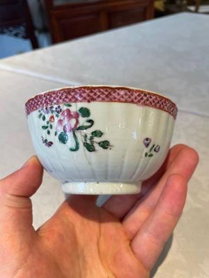 A varied collection of Chinese famille rose teawares, Yongzheng/Qianlong — foto 33