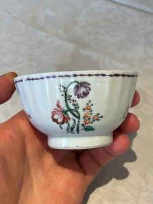 A varied collection of Chinese famille rose teawares, Yongzheng/Qianlong — foto 36