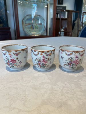 A varied collection of Chinese famille rose teawares, Yongzheng/Qianlong — foto 39
