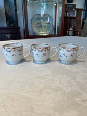 A varied collection of Chinese famille rose teawares, Yongzheng/Qianlong — foto 40