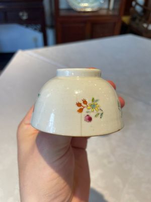 A varied collection of Chinese famille rose teawares, Yongzheng/Qianlong — foto 44