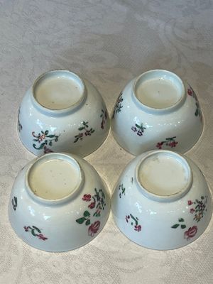 A varied collection of Chinese famille rose teawares, Yongzheng/Qianlong — foto 50