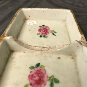 A varied collection of Chinese famille rose wares, 19/20th C. — photo 31