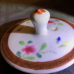 A varied collection of Chinese famille rose wares, Yongzheng/Qianlong — 照片 17