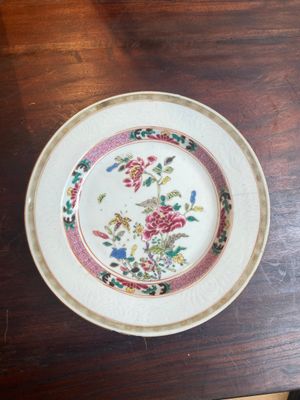 A varied collection of Chinese grisaille and famille rose porcelain, Yongzheng/Qianlong — photo 20