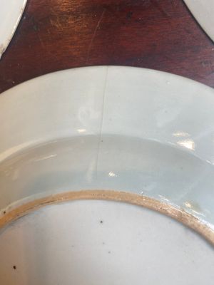 A varied collection of Chinese grisaille and famille rose porcelain, Yongzheng/Qianlong — photo 9