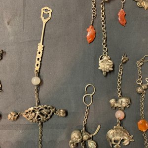 A varied collection of Chinese jade and agate-embellished silver, 19/20th C. — photo 15