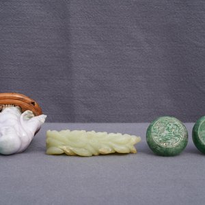 A varied collection of Chinese jade and jadeite carvings, 19/20th C. — 照片 13