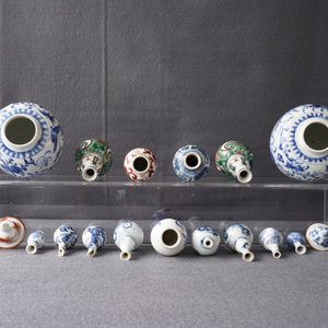 A varied collection of Chinese miniature vases, Kangxi and later — photo 16