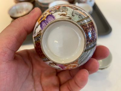 A varied collection of Chinese plates, cups and saucers, Kangxi and later — 照片 11