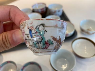 A varied collection of Chinese plates, cups and saucers, Kangxi and later — 照片 14