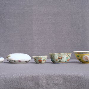 A varied collection of Chinese porcelain, 18/20th C. — 照片 26
