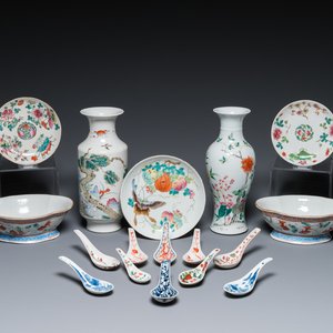 A varied collection of Chinese porcelain, 19/20th C. — photo 1