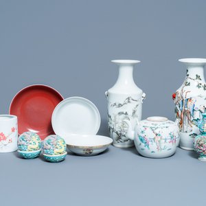 A varied collection of Chinese porcelain, 19/20th C. — photo 1
