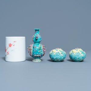 A varied collection of Chinese porcelain, 19/20th C. — photo 11
