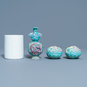 A varied collection of Chinese porcelain, 19/20th C. — photo 12