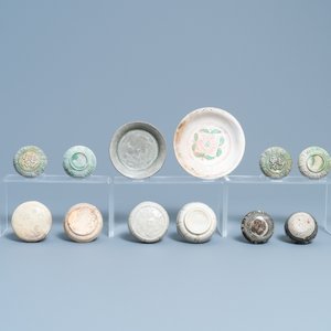 A varied collection of Chinese porcelain and pottery, Song and later — 照片 3