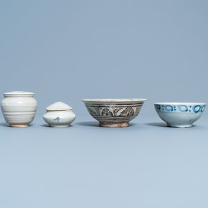 A varied collection of Chinese porcelain and pottery, Song and later — 照片 4
