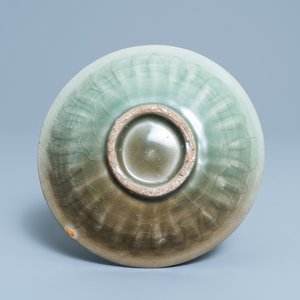 A varied collection of Chinese porcelain and pottery, Song and later — 照片 8