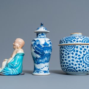 A varied collection of Chinese porcelain, Kangxi and later — photo 11