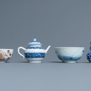 A varied collection of Chinese porcelain, Kangxi and later — photo 16