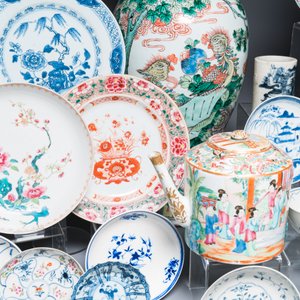 A varied collection of Chinese porcelain, Kangxi and later — photo 11