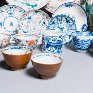 A varied collection of Chinese porcelain, Kangxi and later — photo 2