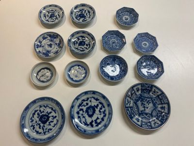 A varied collection of Chinese porcelain, Ming and later — foto 1