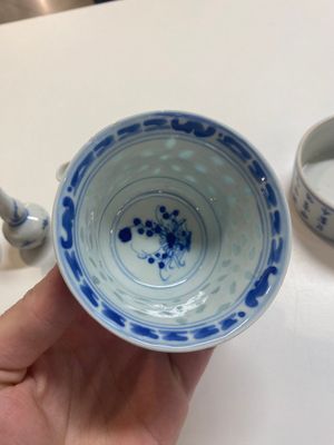 A varied collection of Chinese porcelain, Ming and later — foto 12