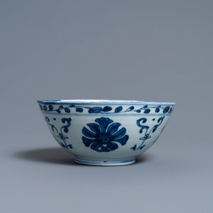 A varied collection of Chinese porcelain, Ming and Qing — photo 18