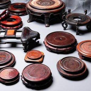 A varied collection of Chinese wooden stands, 19/20th C. — 照片 5