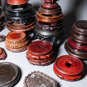 A varied collection of Chinese wooden stands, 19/20th C. — 照片 3