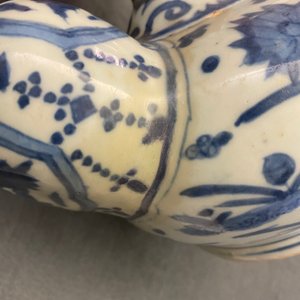 A varied collection of Chinese Yixing stoneware and various porcelains, Ming and later — 照片 17